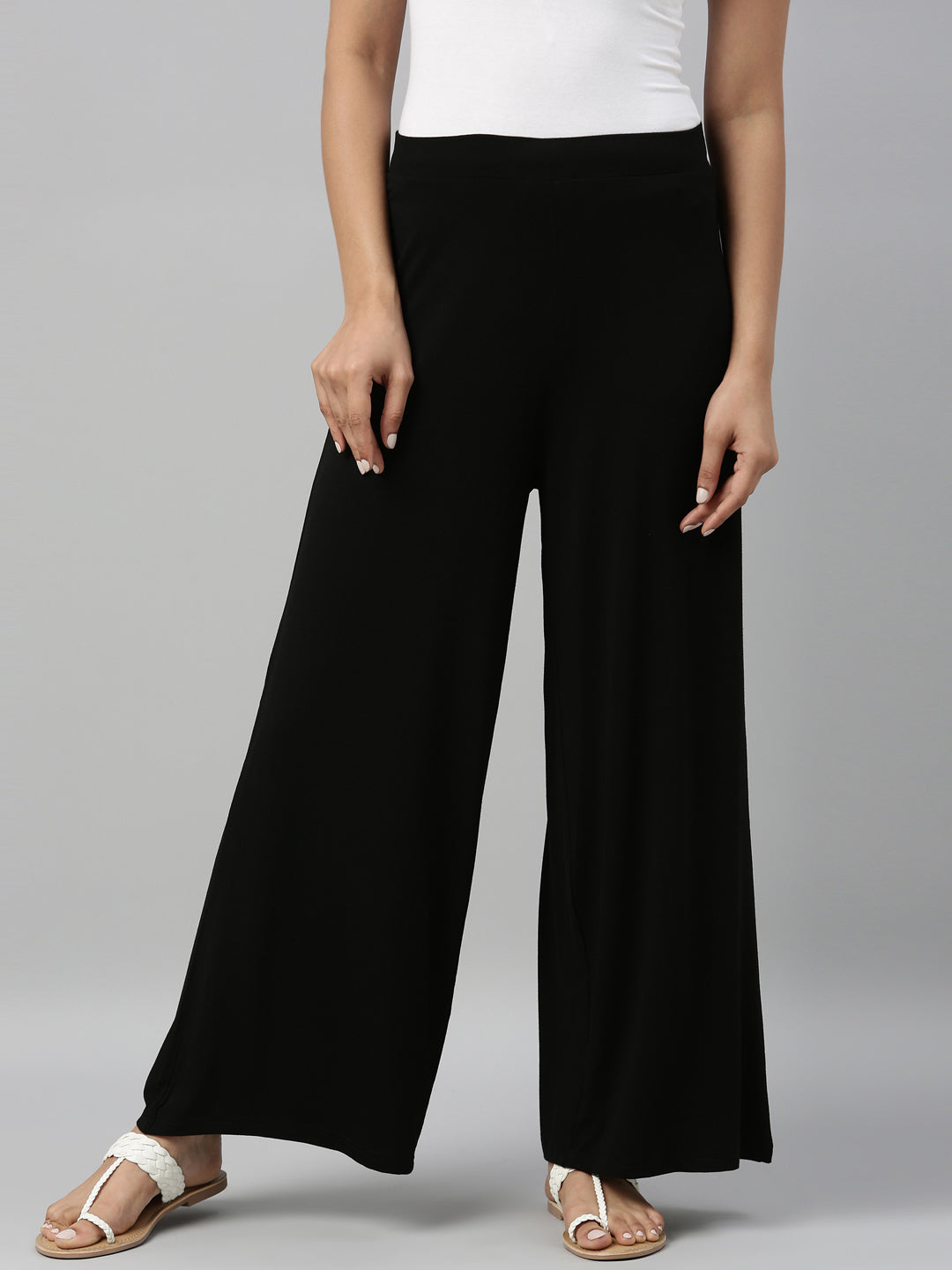 Women Solid Black Viscose Mid Rise Knit Palazzos