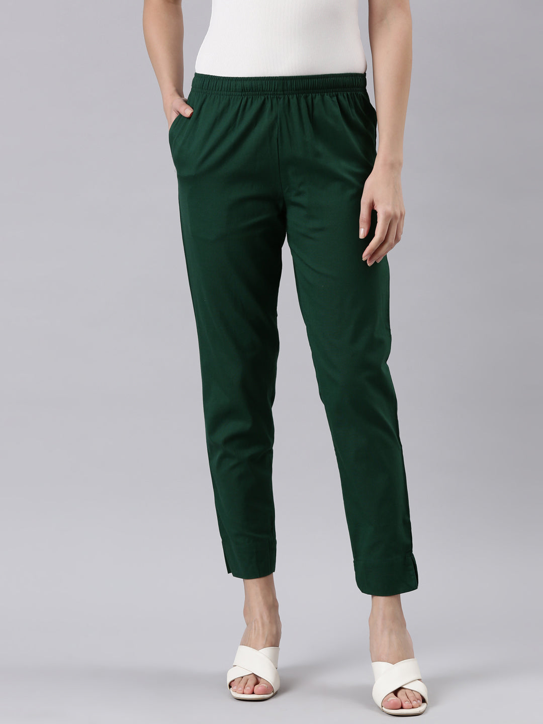 Women Solid Bottle Green Cotton Pencil Pant