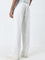 Nuon White Relaxed - Fit Mid - Rise Jeans