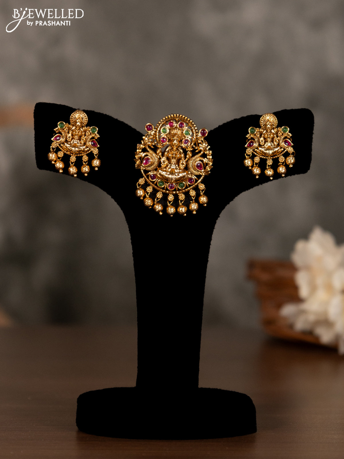 Antique pendant set lakshmi design with kemp stones and golden beads hanging