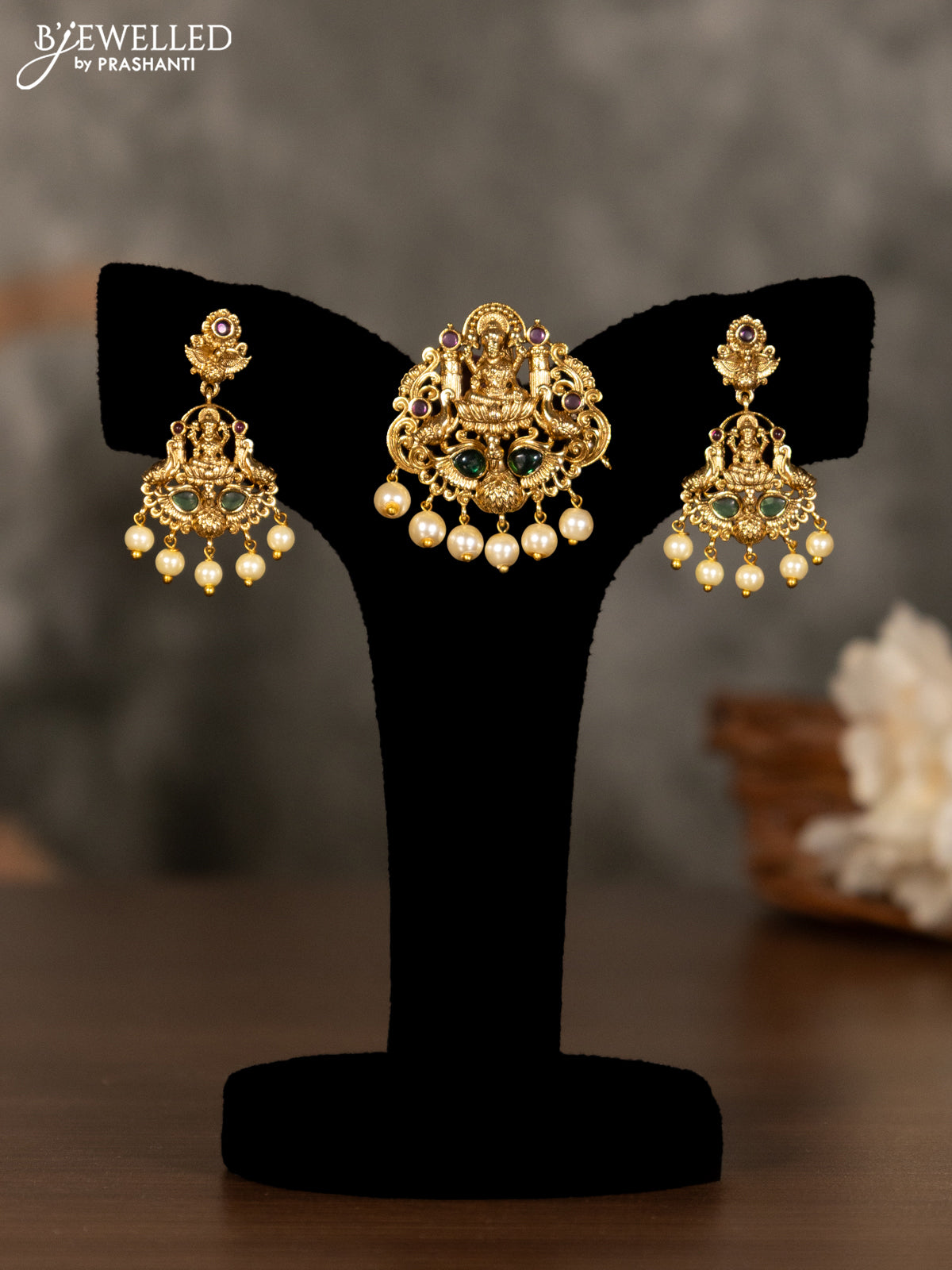Antique pendant set lakshmi design with kemp stones and pearl hangings