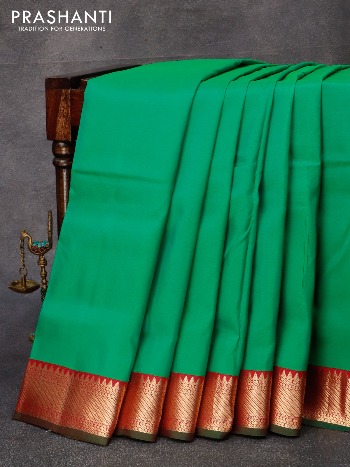 10 yards silk saree parrot green and dark magenta pink with plain body and zari woven border