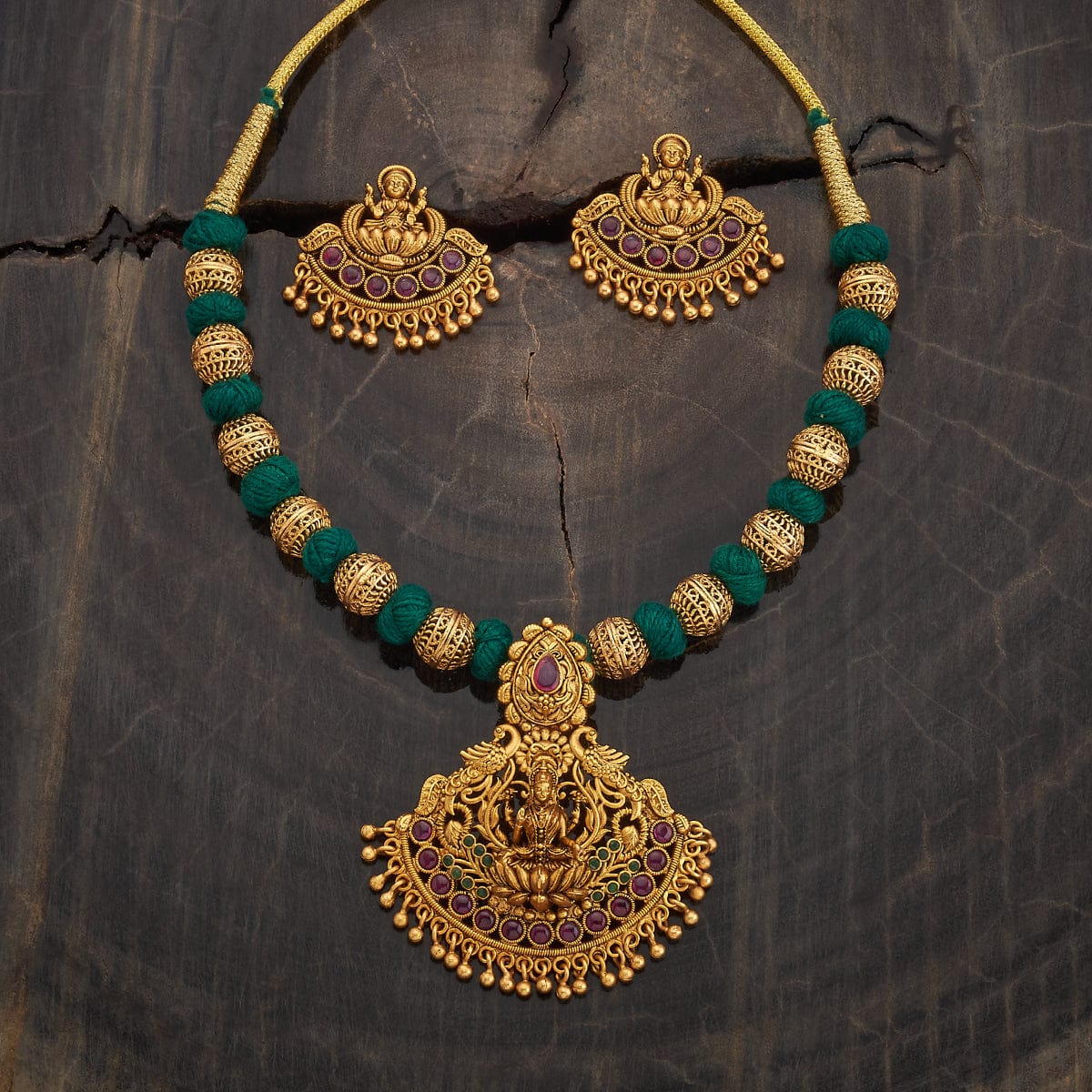 Antique Necklace 188111