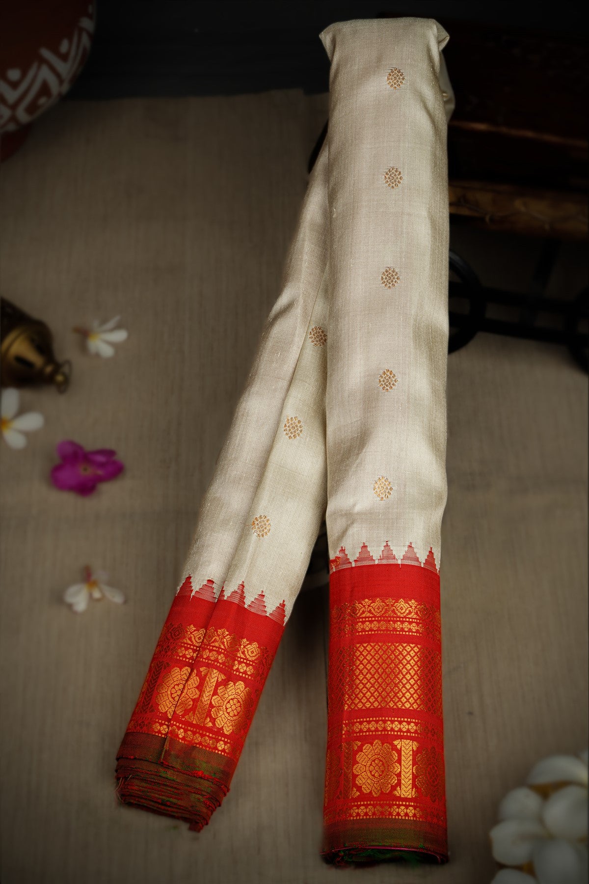 Gadwal Silk Cream Saree