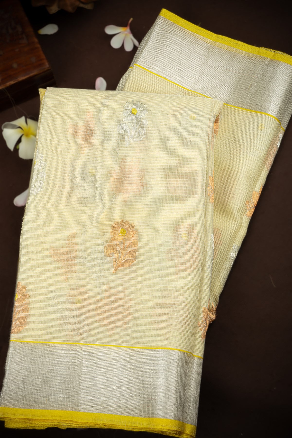 Zari Kota Cotton Floral Motifs Cream Saree